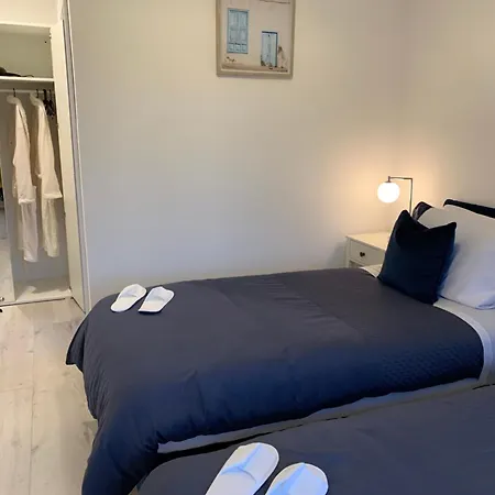 Row Guest house *